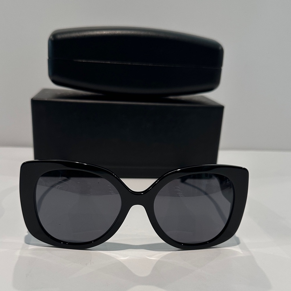 New in Case Versace Black Frame & Lense Sunglasses with Medusa on the handles.